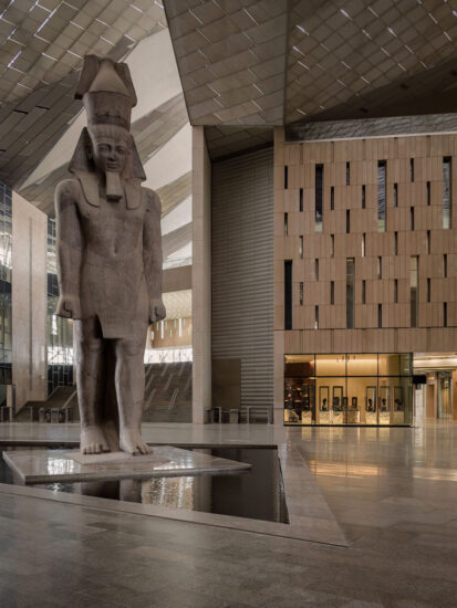 Yasmina Makram | 55㎡，埃及卡夫纳萨尔Nakhla珠宝品牌店