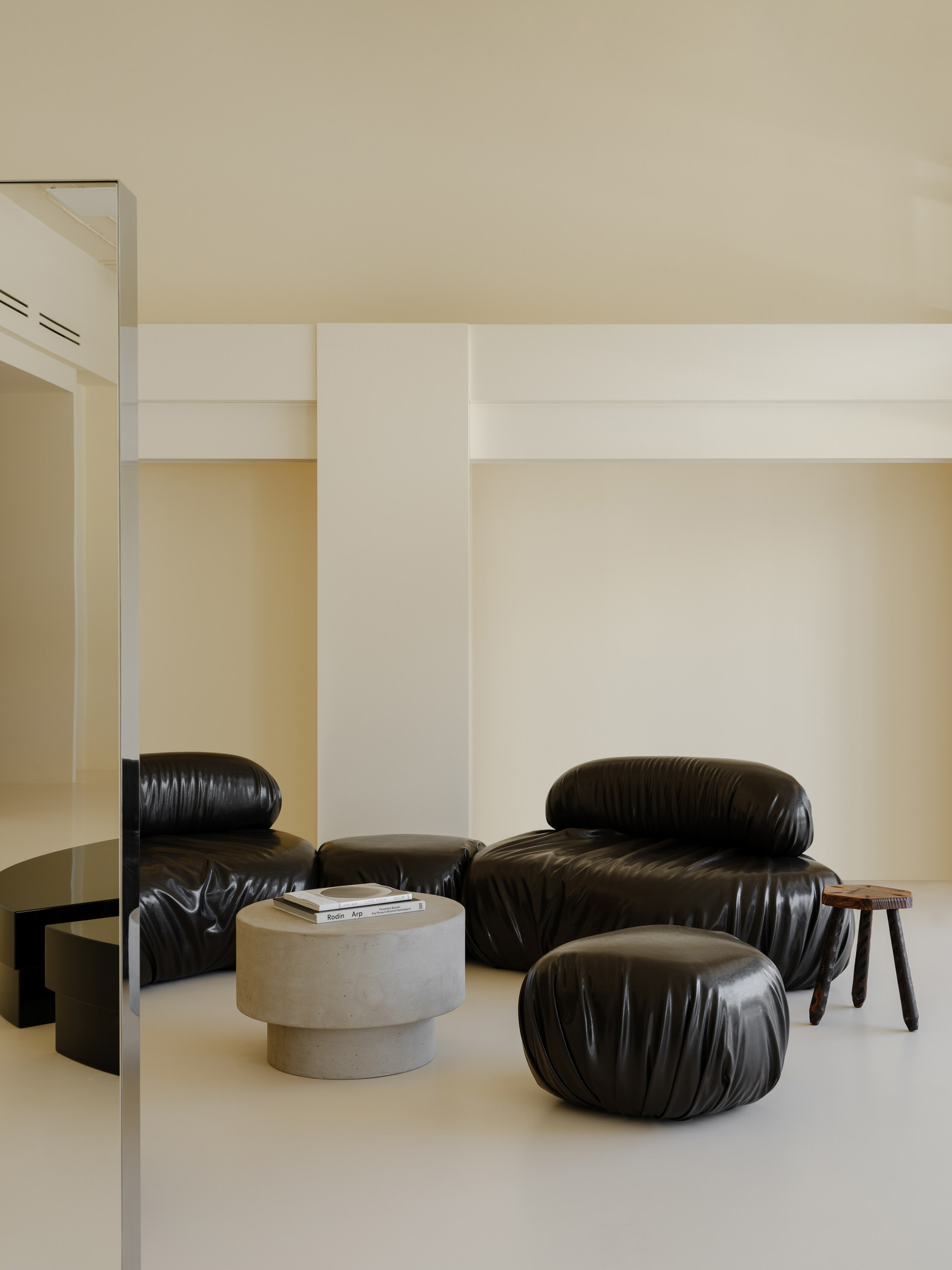 商店设计,零售店设计,集合店设计,Polina Ditsman,概念店设计,品牌零售店设计,零售店设计案例,零售店设计方案,俄罗斯,莫斯科,奶油色