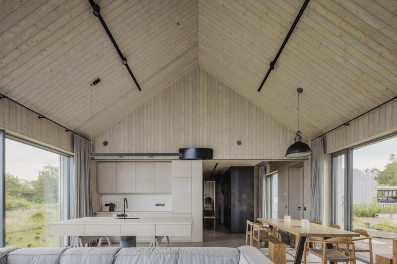 OAD | 275㎡，拉脱维亚原木色海景别墅