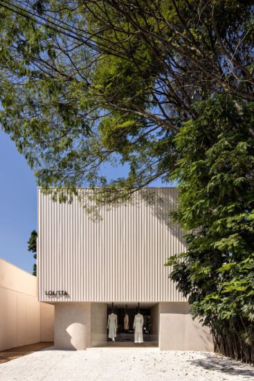 AR Arquitetos | 315㎡，巴西极简主义服装精品店-Lolitta