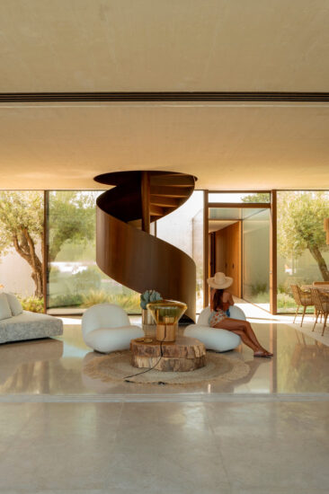 dEMM Arquitectura | 400㎡，葡萄牙暖色原木海滨别墅