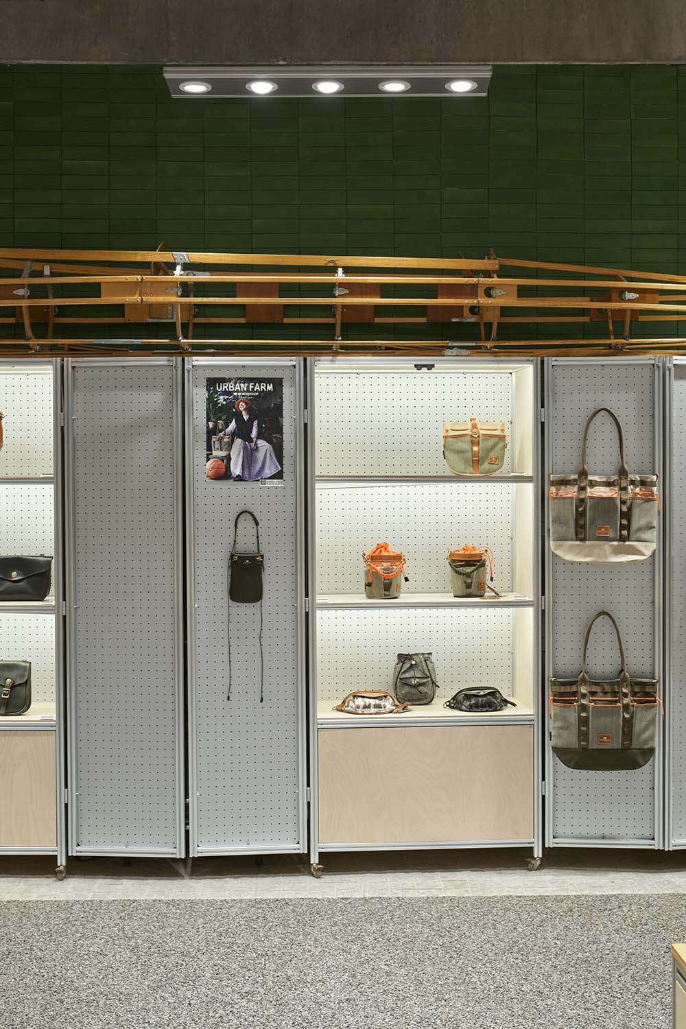 零售店设计,商店设计,集合空间设计,餐厅设计,咖啡厅设计,零售餐饮空间设计,户外产品零售店设计,零售店设计案例,零售店设计方案,北京,HK+BURGER 骑行能量补给站,SONO STUDIO