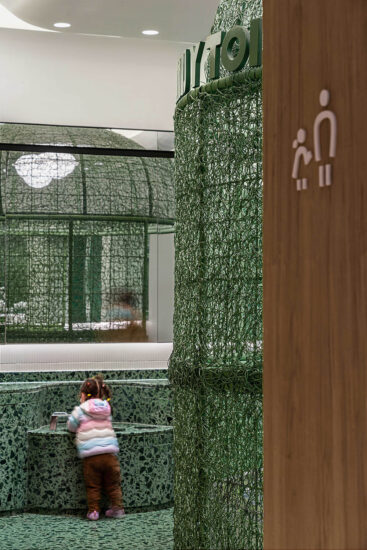 佑向设计 | 壁上丛林交叉性别卫生间