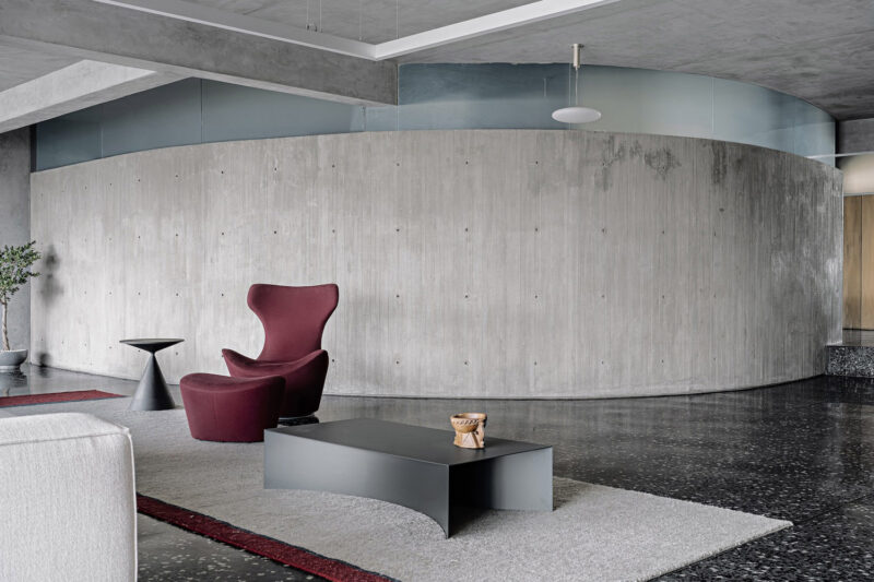 DOT | 650㎡，印度苏拉特野兽派风格顶层公寓