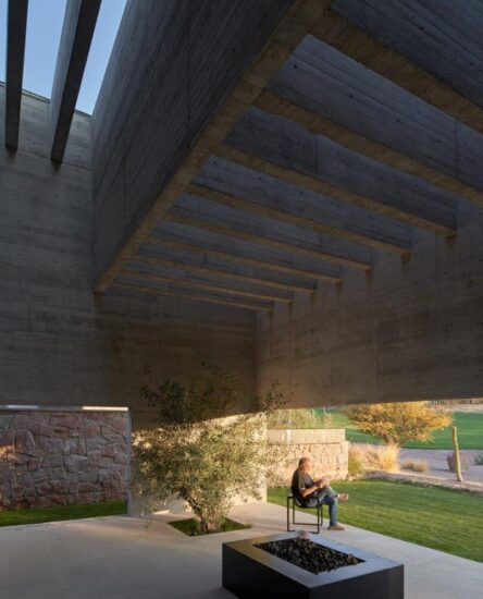 Lucio Munian et al.｜800㎡，墨西哥野兽派风格光影别墅