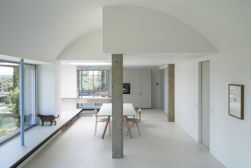 EME157 | 180㎡，西班牙马德里极简风格别墅改扩建