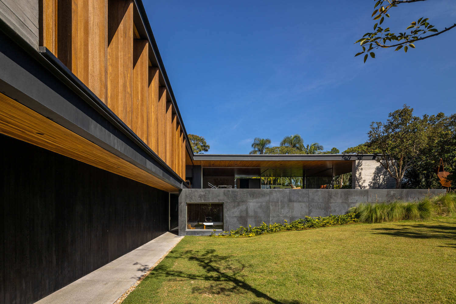 Gui Mattos,住宅设计,别墅设计案例,巴西,开放式别墅,庭院景观别墅,1414 m²