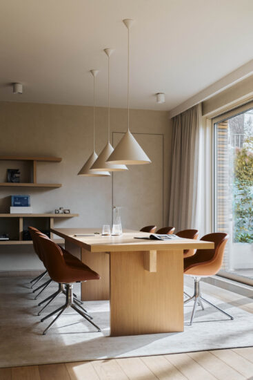 Akurat & PB/Studio | 荷兰 微水泥+原木色 永恒优雅的高级海滨酒店公寓