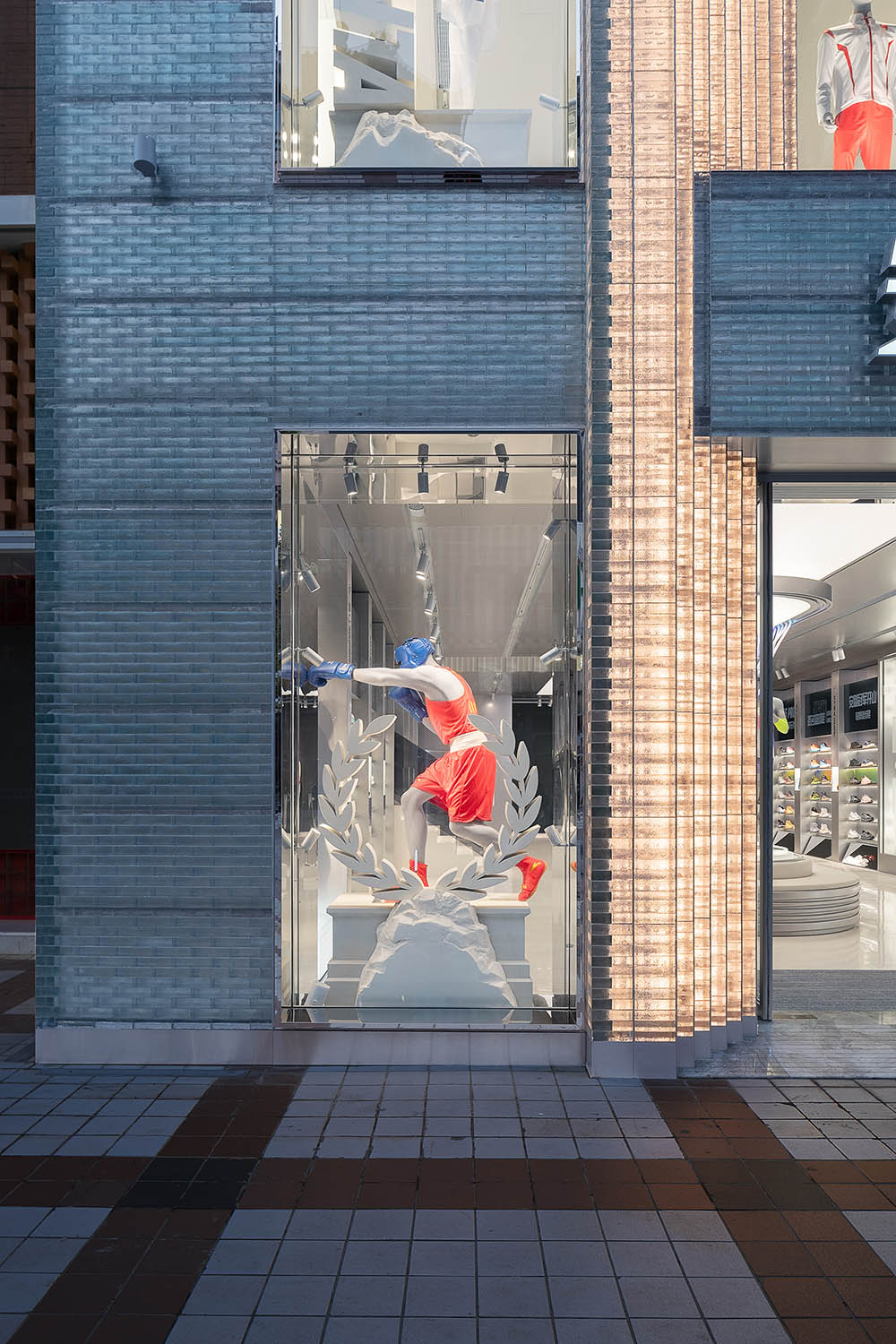 服装店设计,零售店设计,服装零售店设计,服装店设计案例,服装店设计方案,旗舰店设计,服装旗舰店设计,安踏北京王府井旗舰店,北京,尚洋艺术