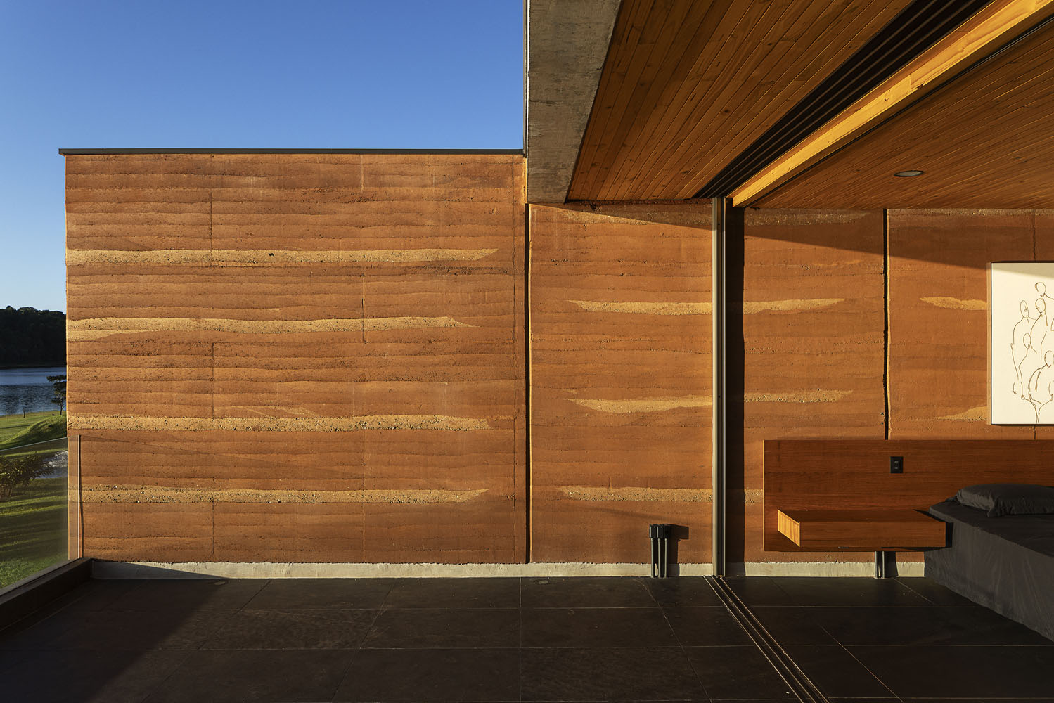 Sergio Sampaio Arch + Tectônica,别墅设计,1300㎡,巴西,滨海别墅,别墅设计案例,别墅设计方案,景观别墅,夯土墙