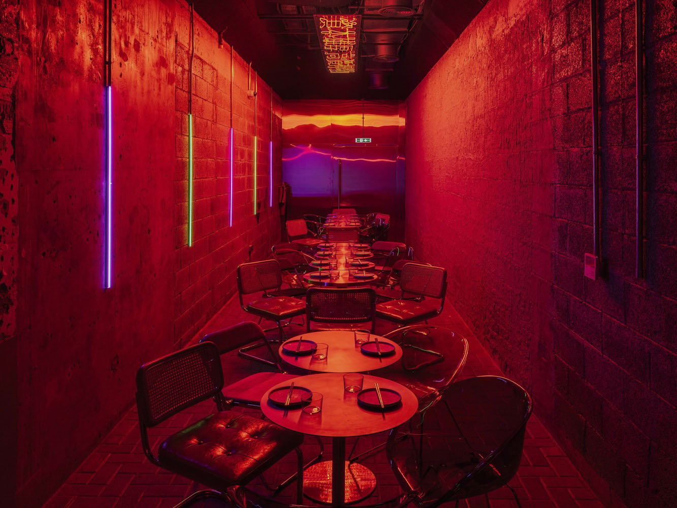 酒吧设计,俱乐部设计案例,酒吧设计方案,音乐酒吧,Accent Design Group,酒吧装修,迪拜,Electric Pawn Shop,工业风酒吧,300㎡