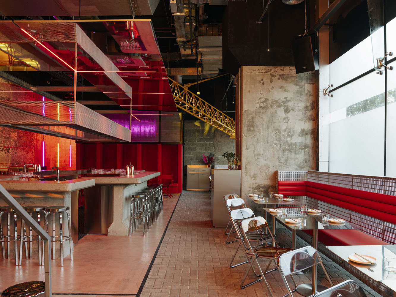 酒吧设计,俱乐部设计案例,酒吧设计方案,音乐酒吧,Accent Design Group,酒吧装修,迪拜,Electric Pawn Shop,工业风酒吧,300㎡