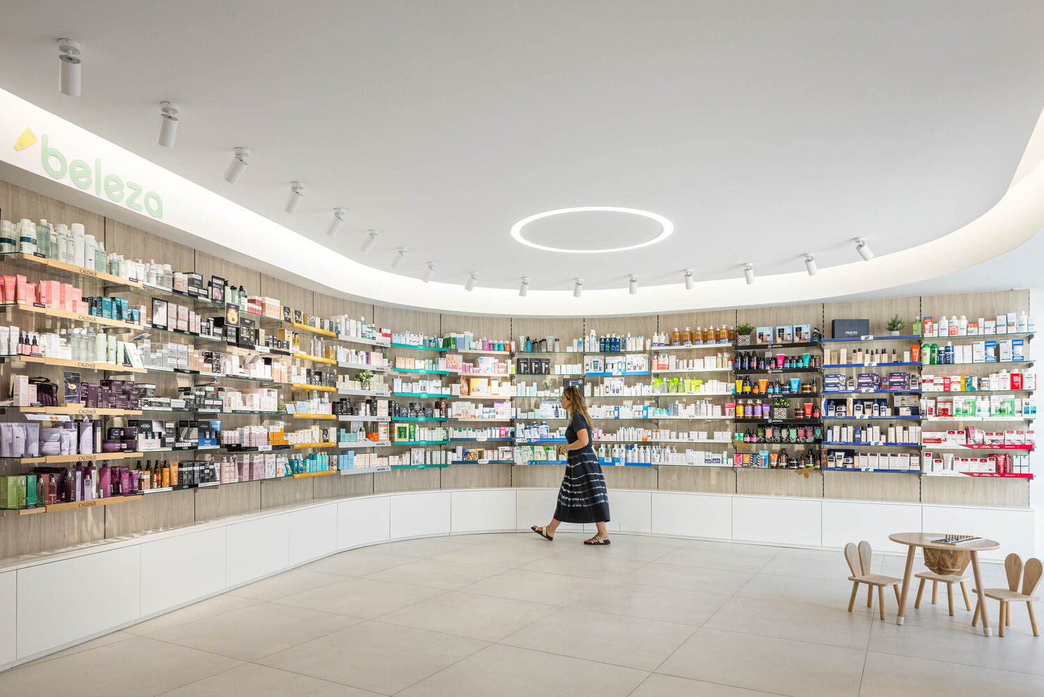 Tsou Arquitectos,278㎡,社区药店,创意药店,葡萄牙,药店设计