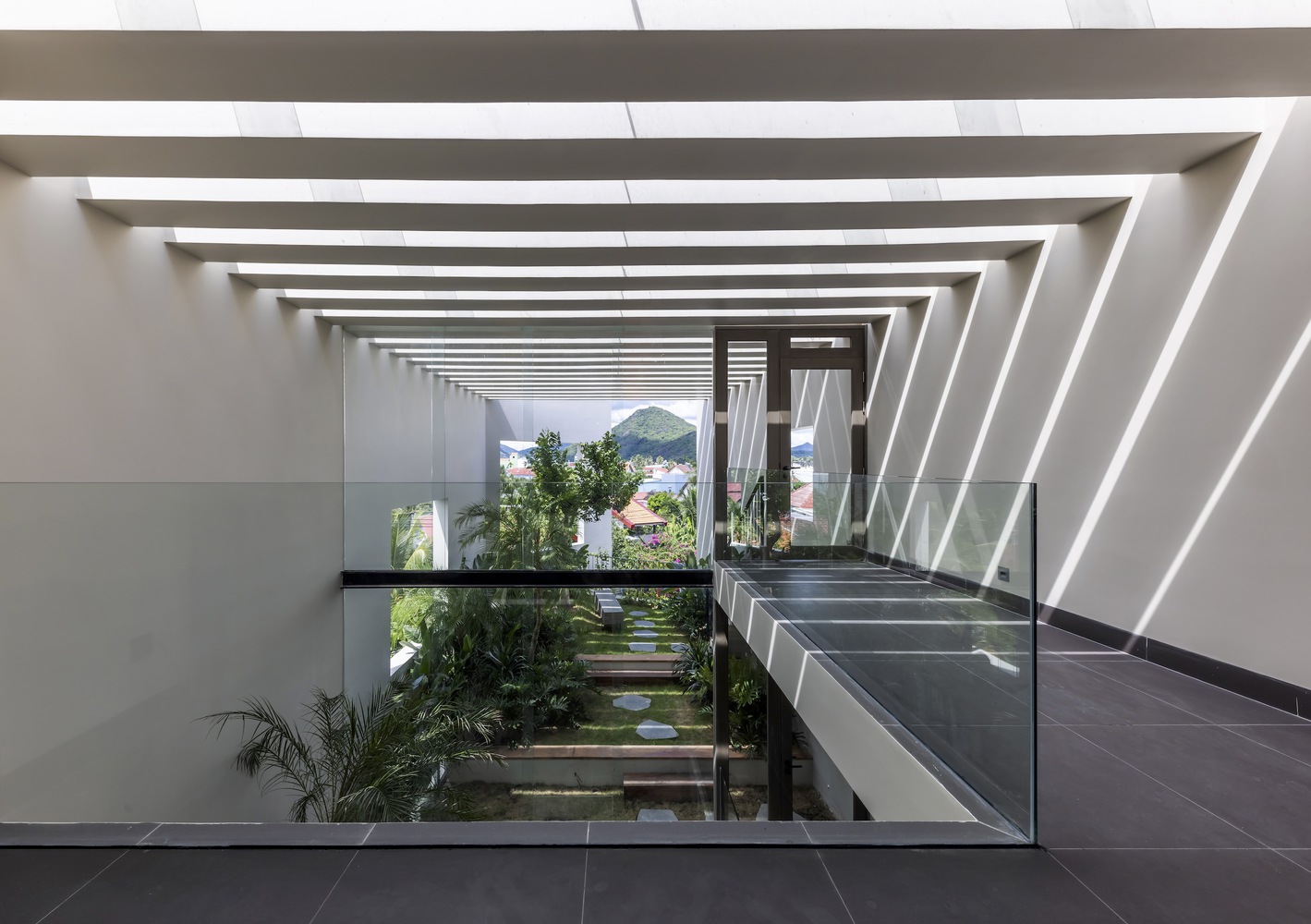 住宅设计,Pham Huu Son Architects,越南,别墅设计案例,住宅设计方案,芽庄,400㎡,别墅设计,联排别墅
