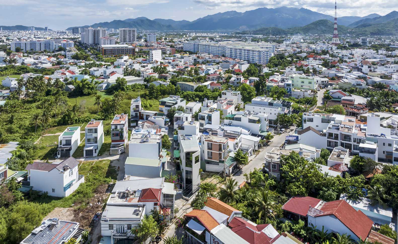 住宅设计,Pham Huu Son Architects,越南,别墅设计案例,住宅设计方案,芽庄,400㎡,别墅设计,联排别墅