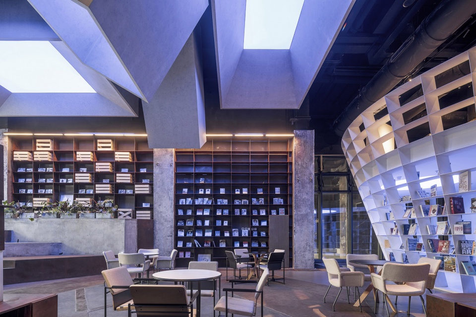书店设计,书店改造,高炉改造书店,书店零售店设计,书店设计案例,书店设计方案,艺术书店设计,北京高炉中的书店全民畅读,北京,hyperSity 殊至建筑