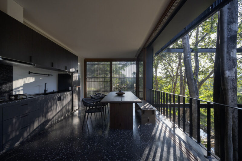 Sher Maker | 360㎡，泰国清迈香树林悬挑景观别墅