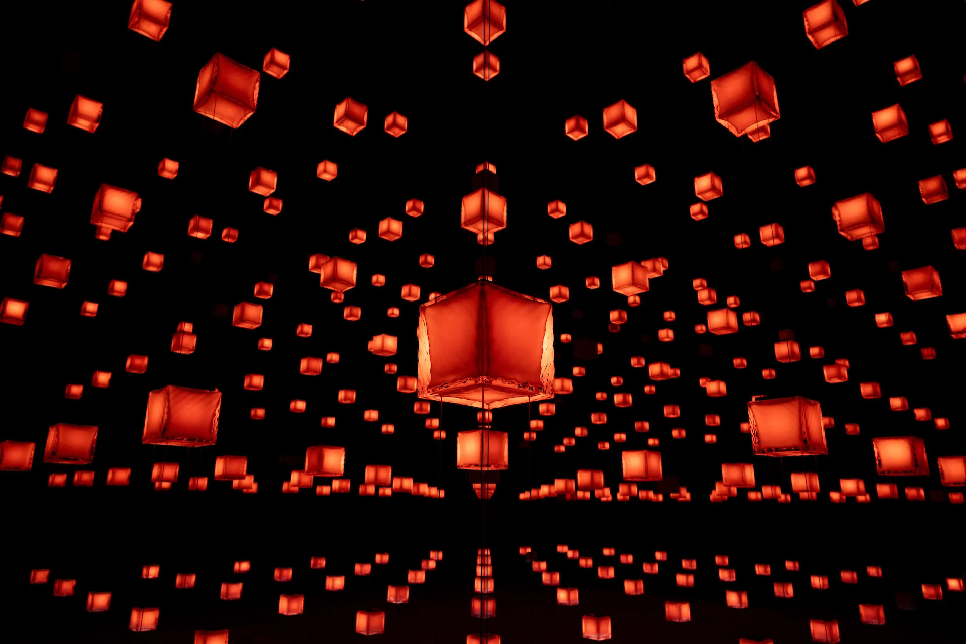 2024米兰设计周,灯具设计,产品设计,灯光设计,展厅设计,Preciosa Lighting,宝仕奥莎照明,Crystal Beat 2