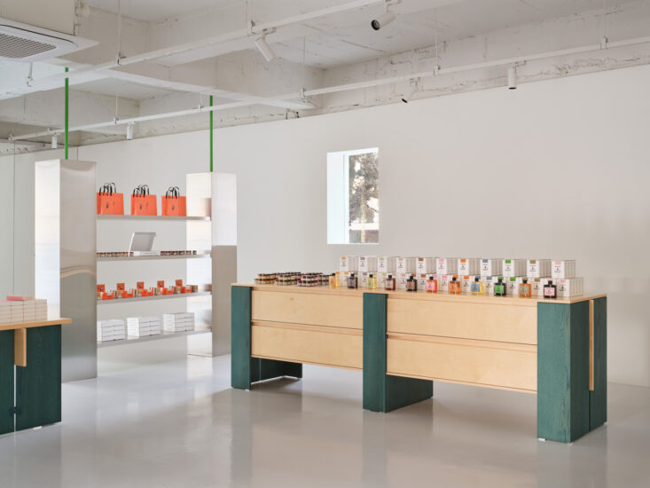 Another D Studio丨630㎡，韩国全州Workerbee零售店+咖啡厅