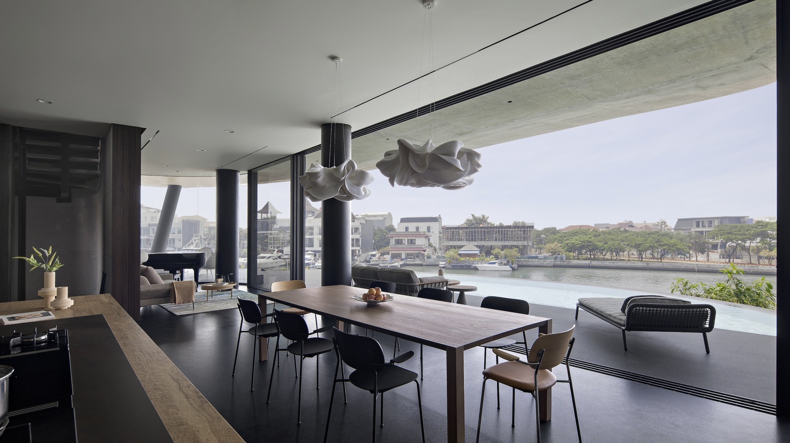 K-Thengono Design Studio,印度尼西亚,550㎡,雅加达,海滨别墅,别墅设计案例,泳池别墅,曲线,别墅设计方案
