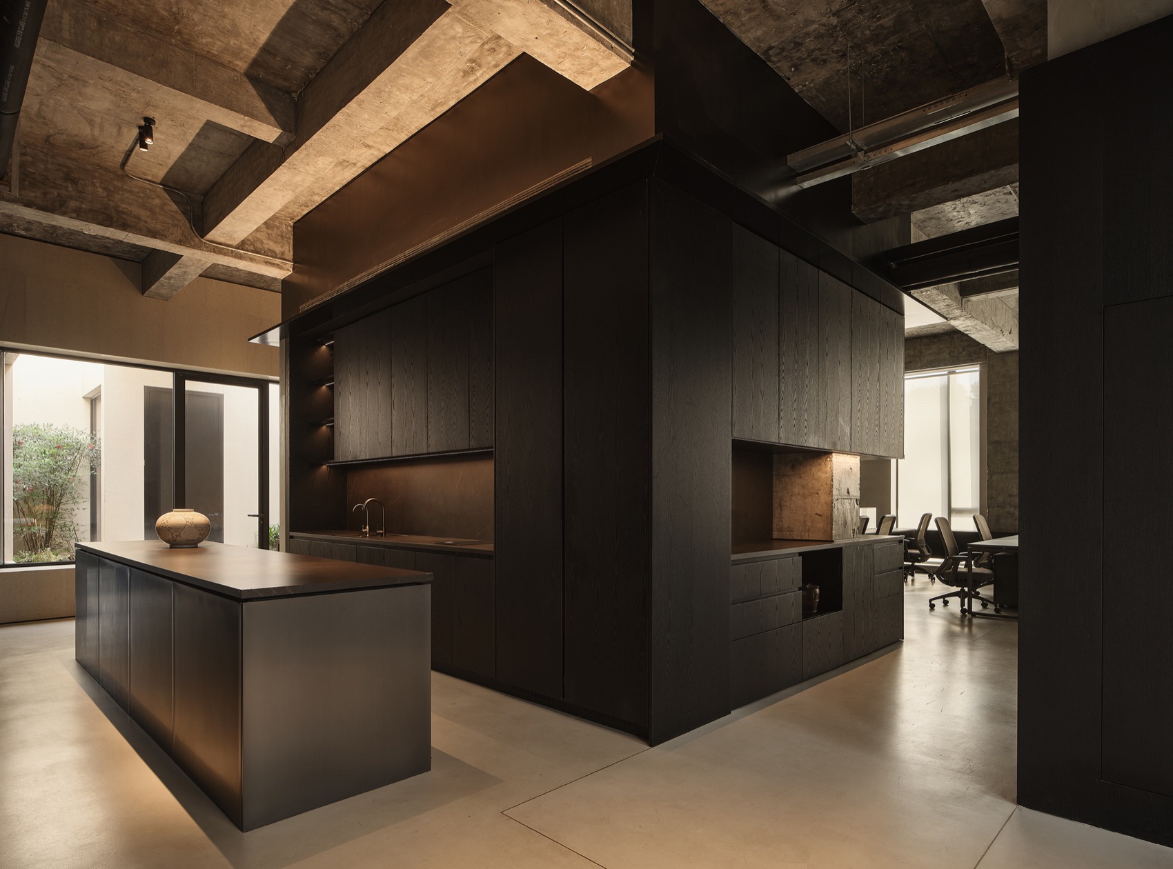 工作室设计,办公室设计,餐饮公司办公室设计,办公室装修,现代风格工作室设计,办公室设计案例,办公室设计方案,开放式办公室,杭州此⼭办公空间,杭州,八荒设计