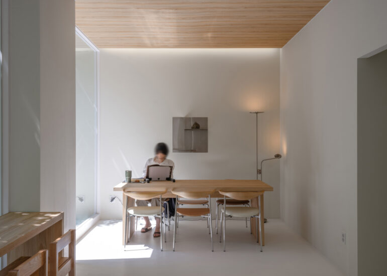 SAISA STUDIO丨100㎡，韩国清州极简主义咖啡厅-prompt Café