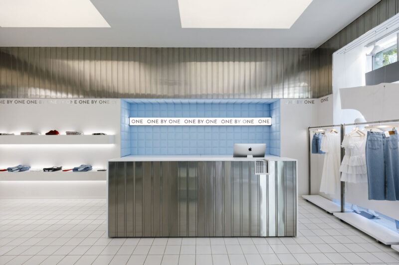 Between the Walls | 200㎡，乌克兰基辅One by One旗舰店