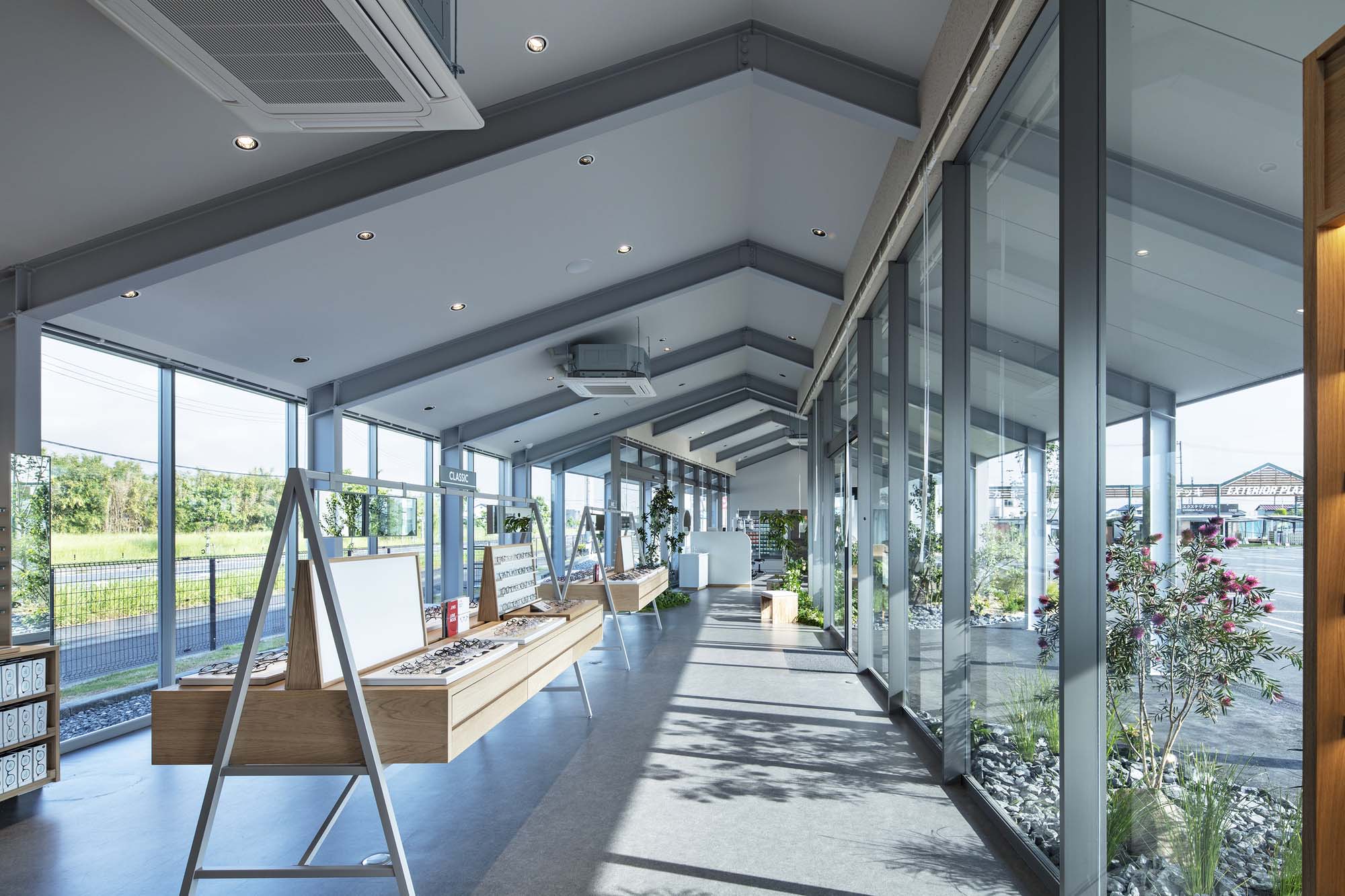 Tadashi Hirai Design Studio,零售店设计,眼镜店,眼镜店设计方案,眼镜店设计案例,商店设计,极简主义眼镜店,日本,JINS眼镜店