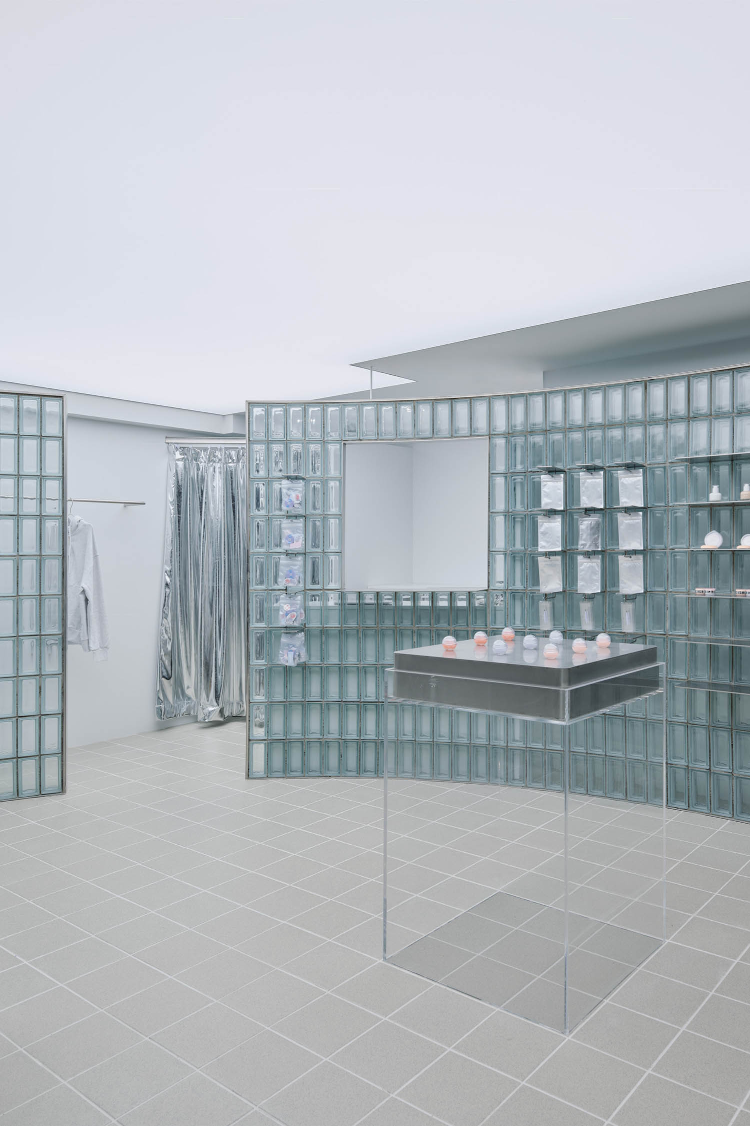 Indiesalon,零售店设计,化妆品零售店,零售店设计方案,零售店设计案例,商店设计,极简主义零售店,韩国,首尔,Glow零售店,化妆品品牌零售店,36㎡