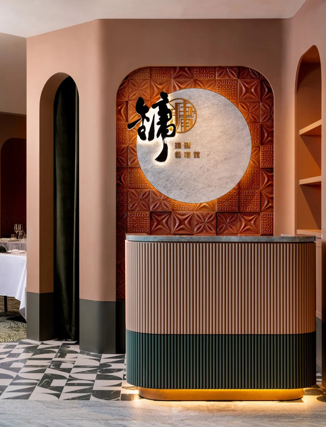 餐厅设计,休闲餐厅设计,餐厅设计案例,餐厅设计方案,烧鹅餐厅设计,港式餐厅设计,香港烧鹅餐厅,高端餐厅设计,香港,香港太古坊Yung's Bistro 鏞鏞·艺尝馆餐厅,Lim+Lu林子设计