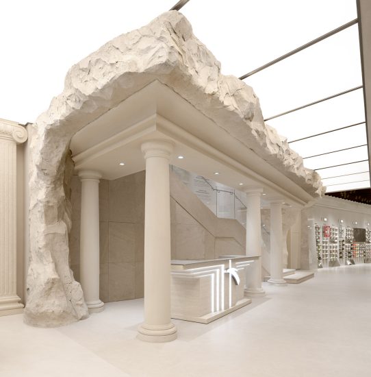 STILL YOUNG尚洋艺术 | 跨越时空，对话竞技-深圳安踏全球首家篮球竞技场店