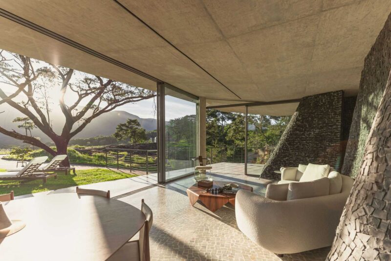 TETRO Arquitetura | 350㎡，巴西全开放式极简美学山景别墅
