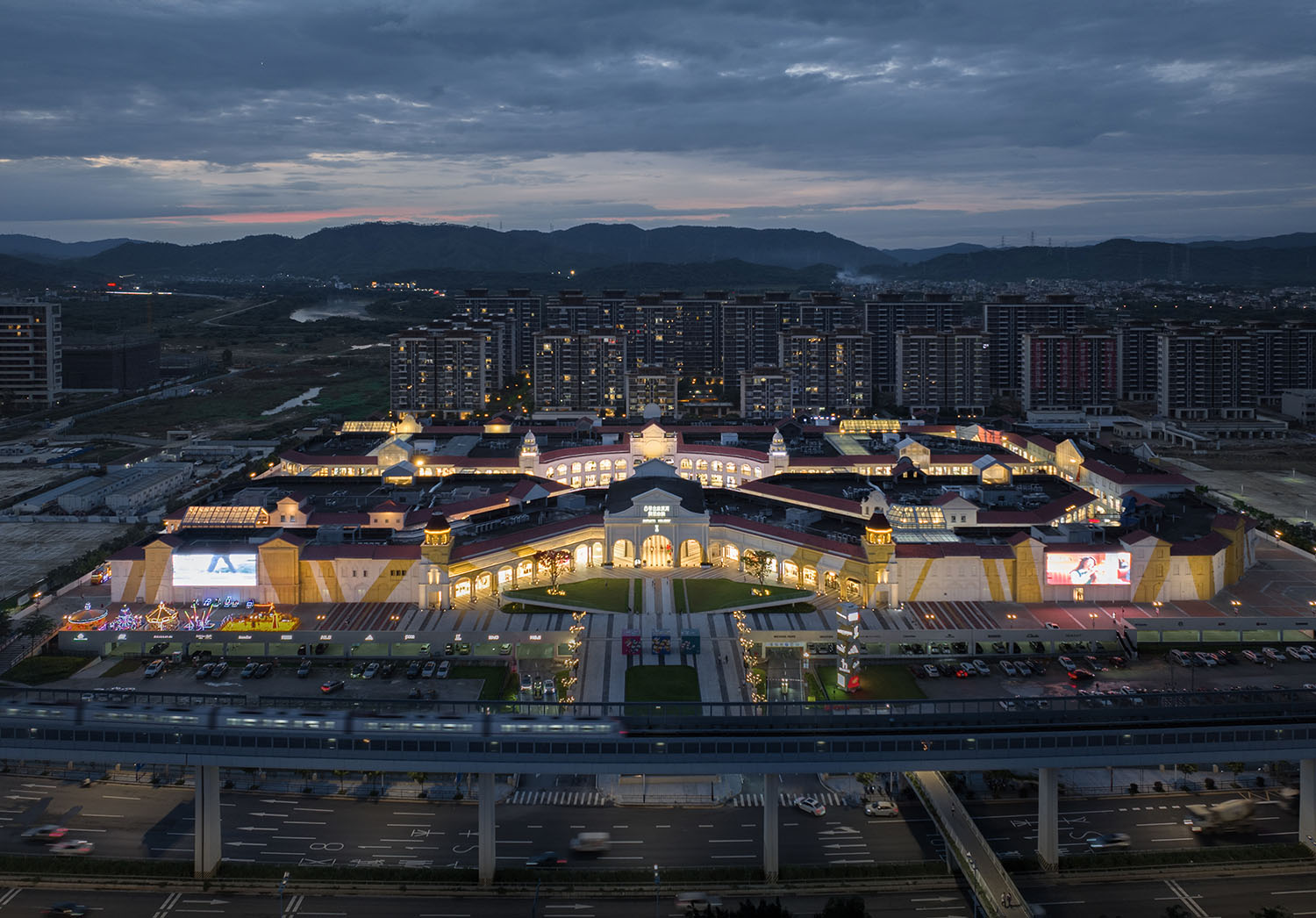商业改造,商业街区改造,建筑改造,城市更新,奥莱小镇改造,多功能空间,广州八号仓流溪河奥莱小镇改造,广州,易加设计,都市实践刘晓都工作室