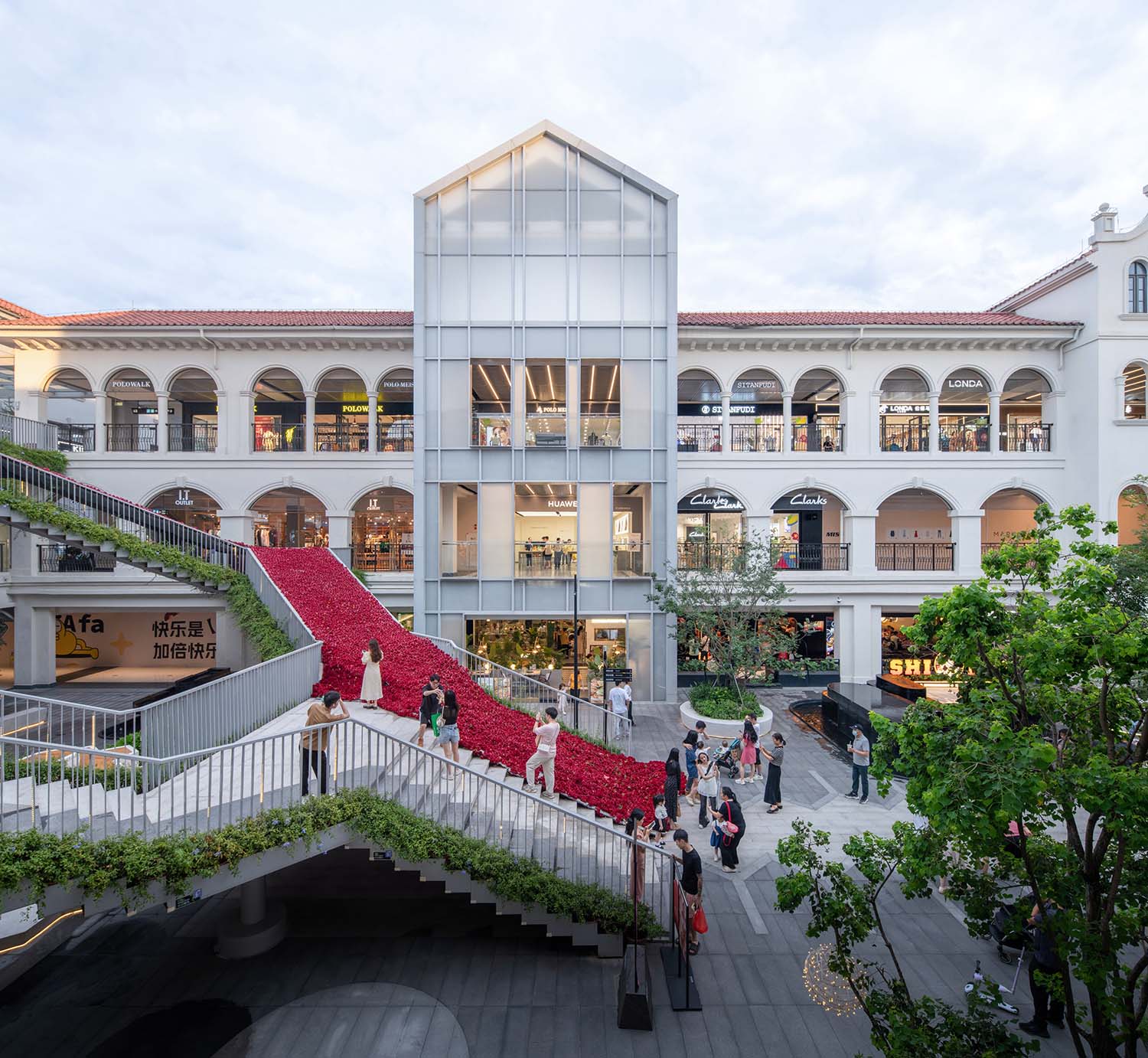 商业改造,商业街区改造,建筑改造,城市更新,奥莱小镇改造,多功能空间,广州八号仓流溪河奥莱小镇改造,广州,易加设计,都市实践刘晓都工作室
