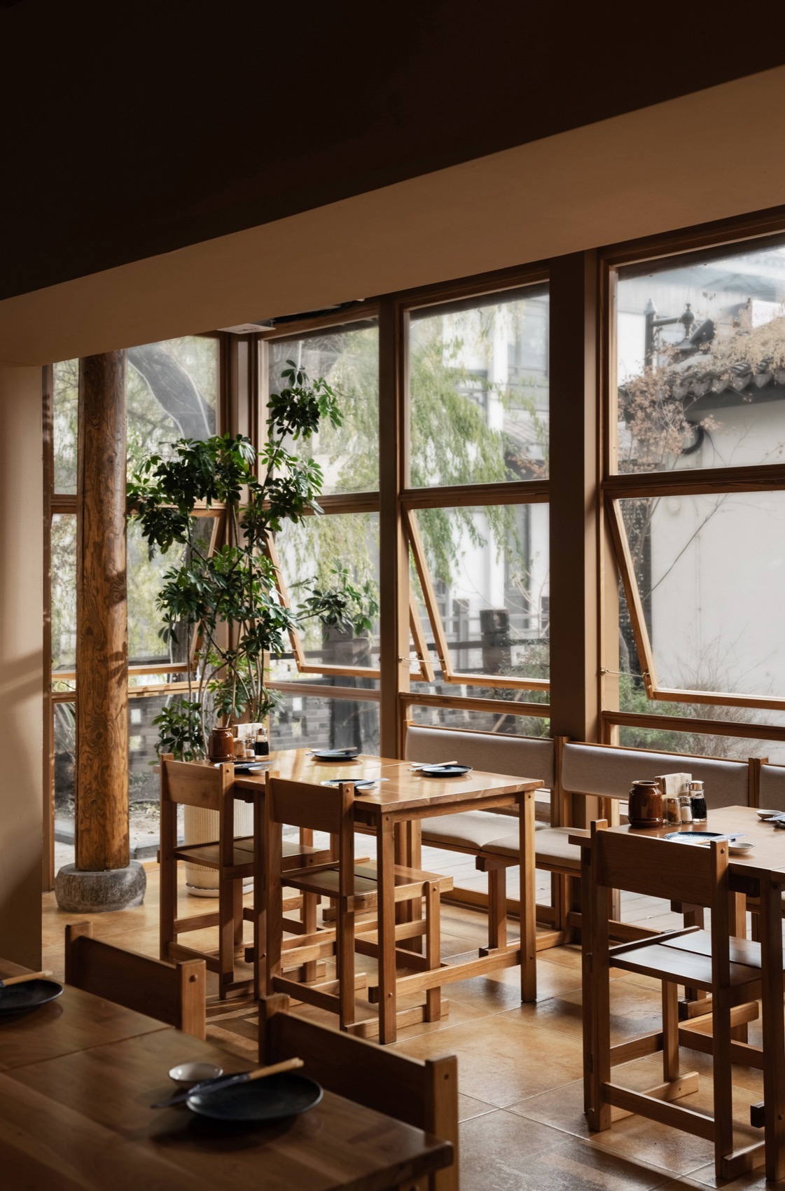 日料店设计,休闲餐厅设计,餐厅设计,日式料理餐厅,日料店设计案例,餐厅装修,日式主题餐厅,日料店设计方案,无锡逆鳞日料店,无锡,三厘社TRIOSTUDIO