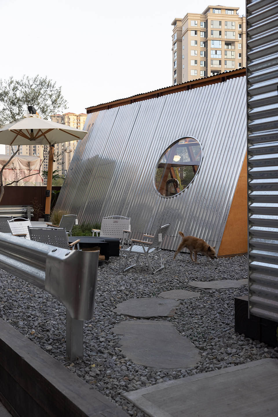 烤肉店设计,休闲餐厅设计,餐厅设计,户外庭院餐厅,烤肉店设计案例,餐厅装修,开放式餐厅,烤肉店设计方案,四川岳池炙喜烧肉,四川岳池,朴开十向设计事务所