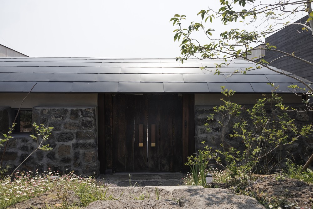 z-lab,度假酒店设计,民宿设计案例,民宿设计方案,韩屋民宿度假酒店,济州岛酒店,SISAO HOUSE JEJU,韩国度假酒店,侘寂美学民宿,侘寂风格,wabi sabi