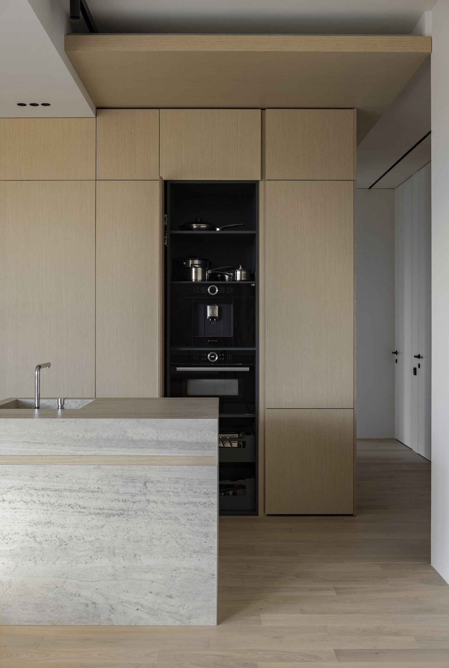 ZROBIM architects,公寓设计,公寓设计案例,家装设计,极简风格公寓设计,公寓设计方案,原木色,极简主义