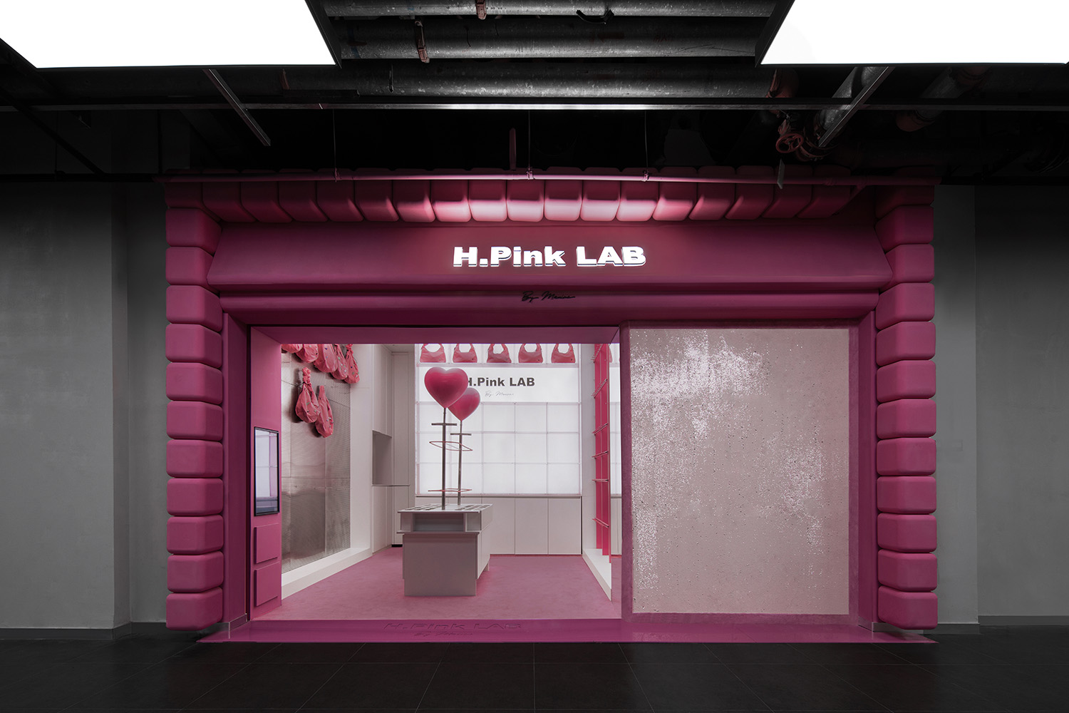 零售店设计,超小零售店,包店设计,包店零售店,零售店设计方案,零售店设计案例,主题零售店,成都19㎡超小痛痛包店-个性表达与情感体验,成都,THREE TWO 空间设计