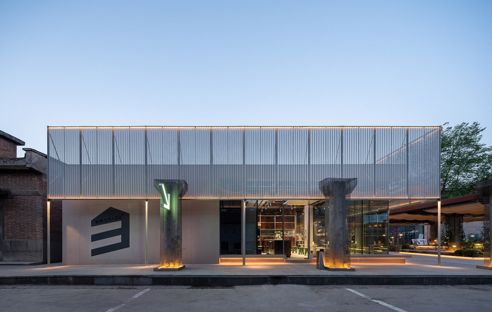 甜品店设计,创意园区甜品店,甜品店装修,厂房改造,建筑改造,甜品店设计案例,甜品店设计方案,西安LEB³甜品店,勒布立方大华1935,西安,MOS木石设计