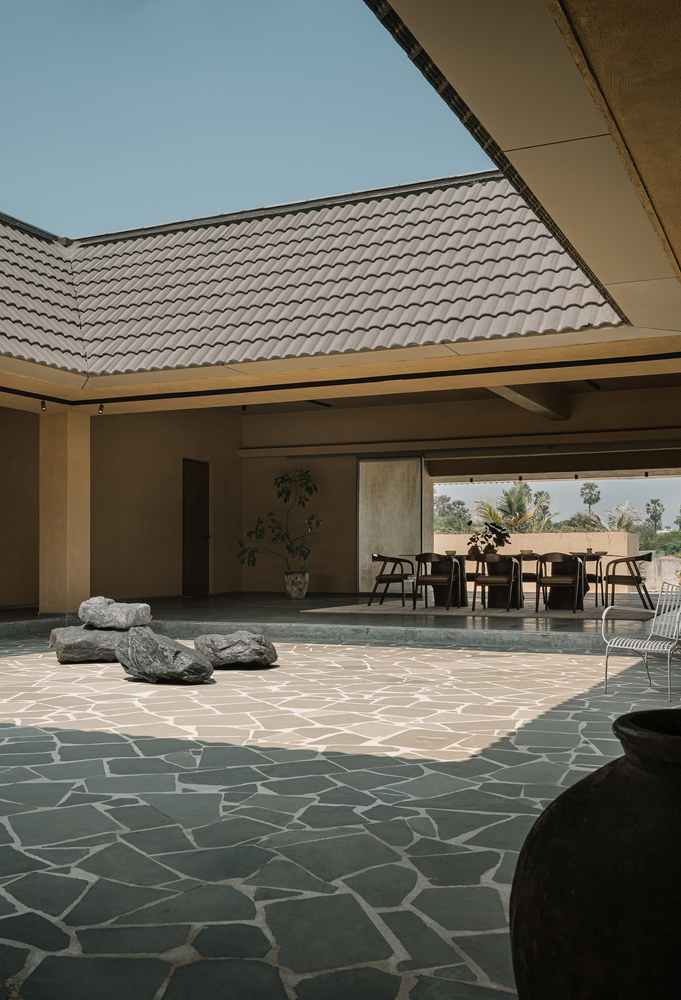 别墅设计,别墅改造,侘寂风格别墅,别墅设计案例,别墅设计方案,D'WELL,极简主义,极简风格别墅,Wabi-Sabi,侘寂美学别墅,印度,乡村别墅