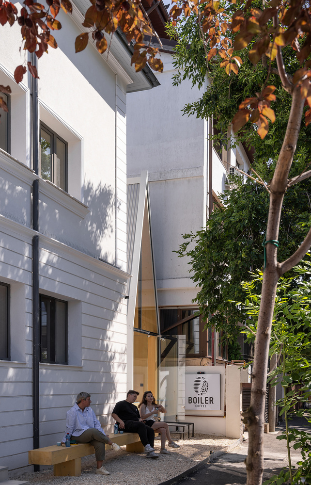 咖啡厅设计,咖啡厅设计案例,咖啡店设计,咖啡厅设计方案,Vinklu,罗马尼亚,街边咖啡店,加勒斯特,小教堂咖啡厅