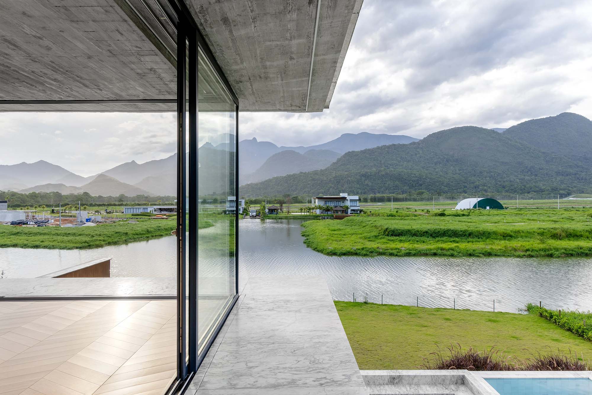 Gabriela Casagrande,别墅设计,开放式别墅设计,别墅设计案例,别墅装修,现代风格别墅设计,巴西,景观别墅