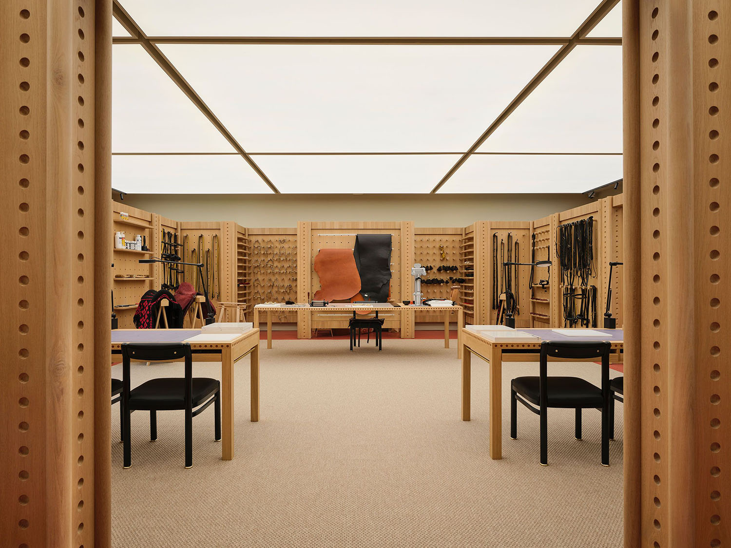 David/Nicolas,图书馆设计,马术图书馆,阿布扎比皇家马术艺术学院,马鞍工坊,阿布扎比,图书馆书店设计案例,图书馆设计方案