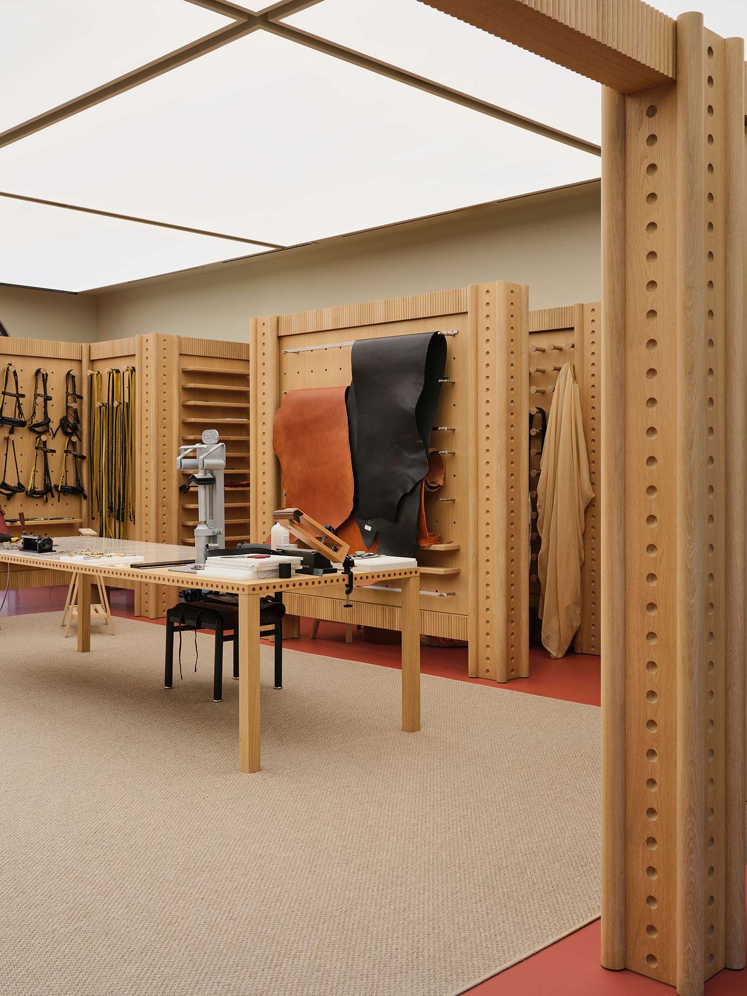 David/Nicolas,图书馆设计,马术图书馆,阿布扎比皇家马术艺术学院,马鞍工坊,阿布扎比,图书馆书店设计案例,图书馆设计方案