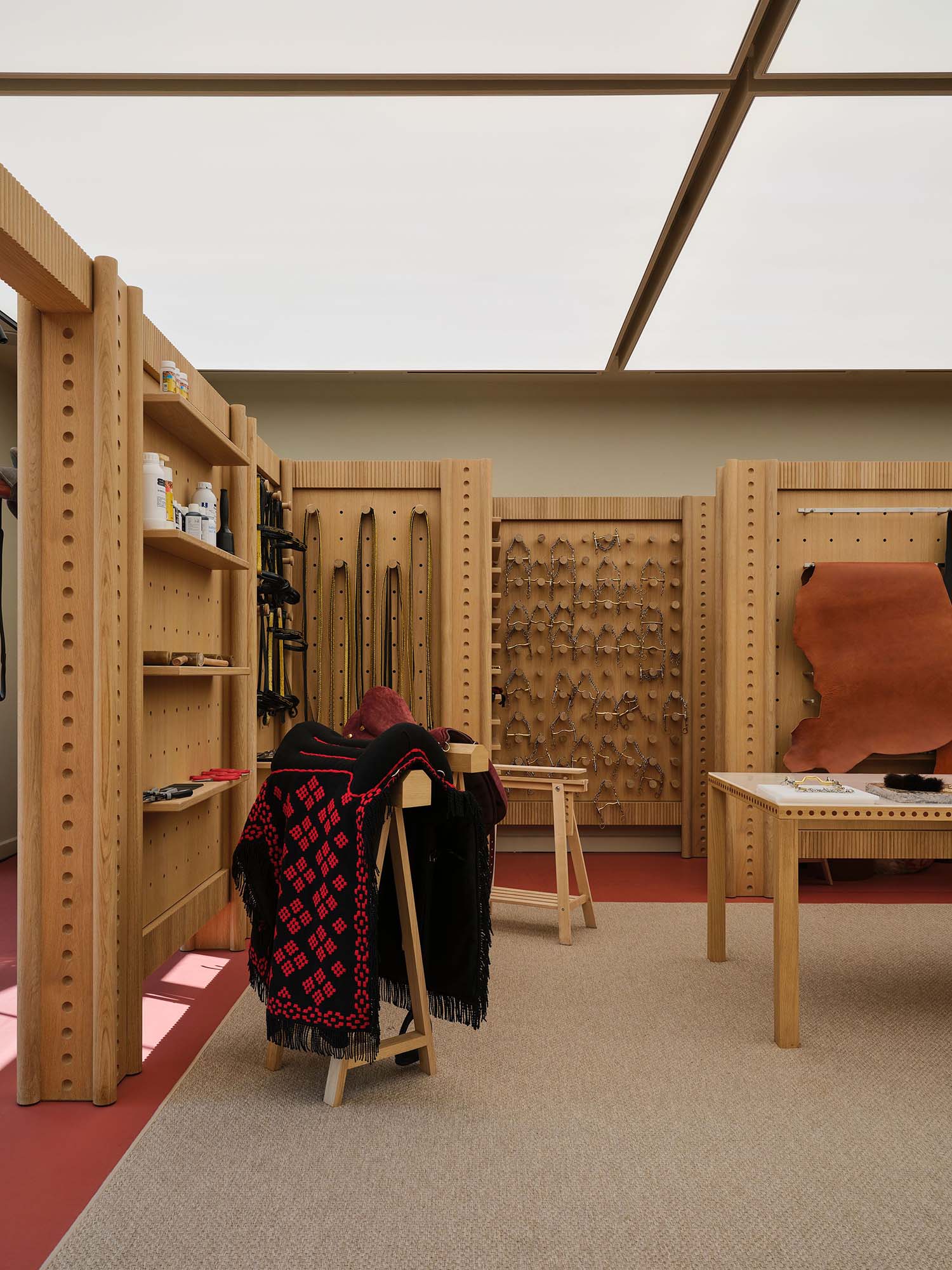 David/Nicolas,图书馆设计,马术图书馆,阿布扎比皇家马术艺术学院,马鞍工坊,阿布扎比,图书馆书店设计案例,图书馆设计方案