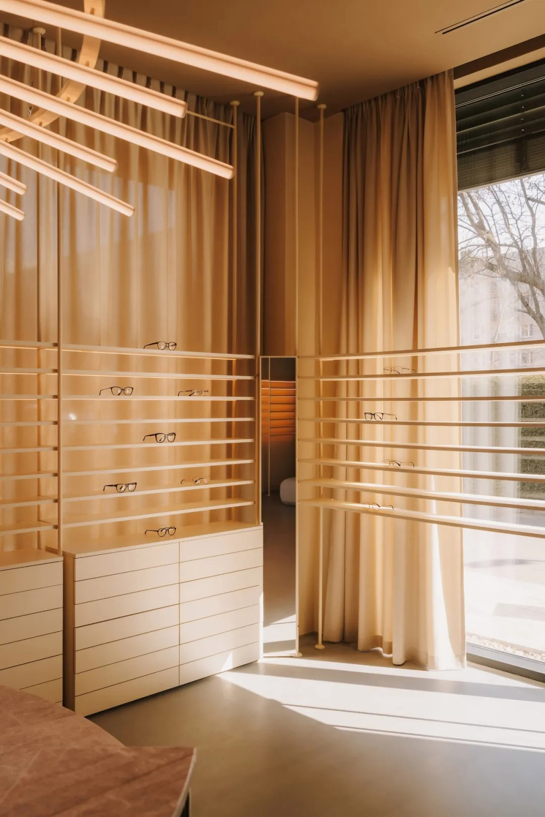 Znamy się,零售店设计,Auga眼镜店,波兰,眼镜店,眼镜店设计,店铺设计,光学沙龙