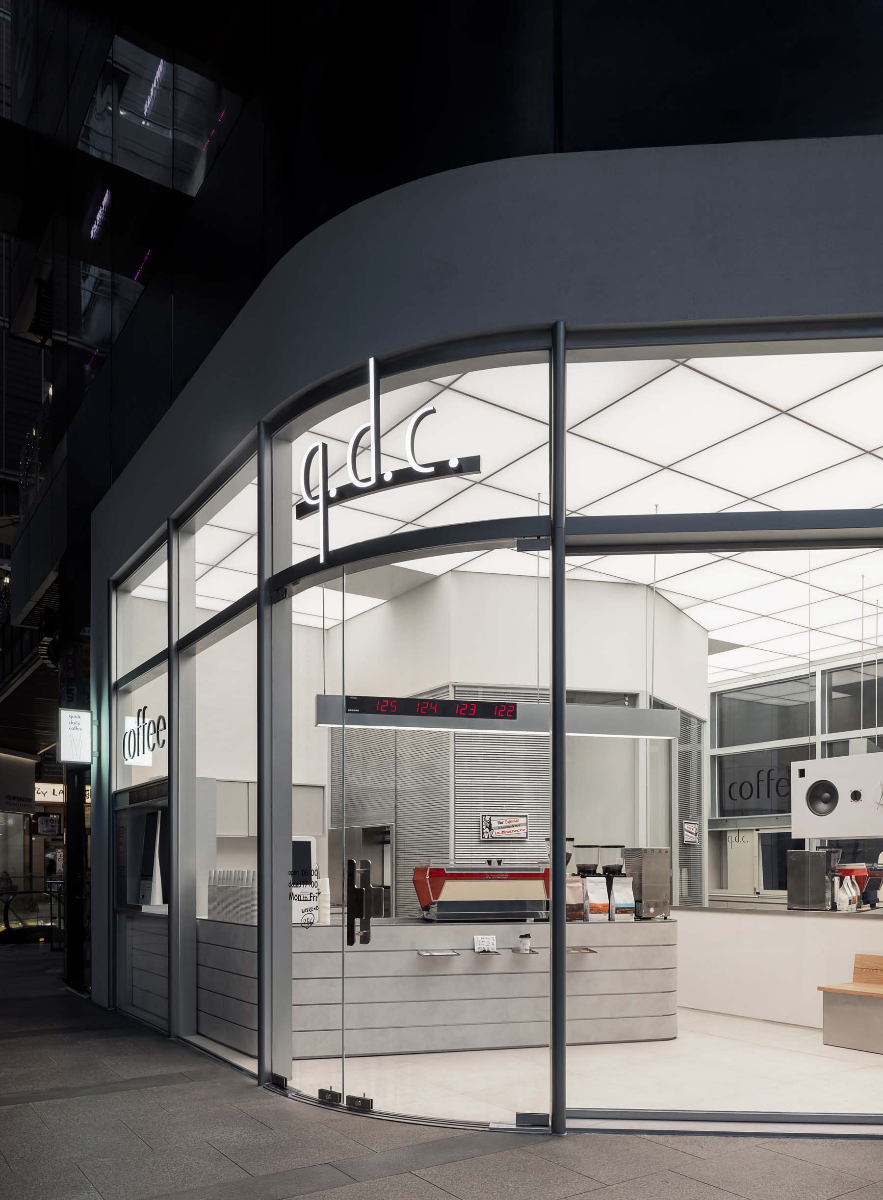 Indiesalon,咖啡厅,韩国,首尔,极简风格咖啡厅设计,极简主义,音乐咖啡馆,小型咖啡馆,Quick Daily Coffee