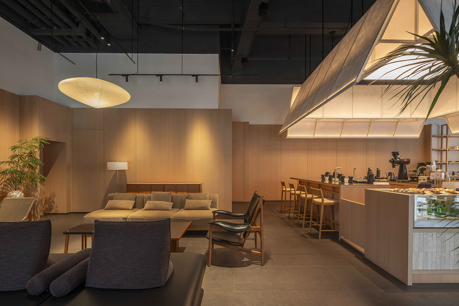 咖啡店设计,精品咖啡店,咖啡店首店设计,社区咖啡店,咖啡店设计案例,咖啡店设计方案,咖啡店打卡,三里屯太古里咖啡店,咖啡慢闪店,深圳&北京Kurasu咖啡双城记,深圳,北京,了建筑